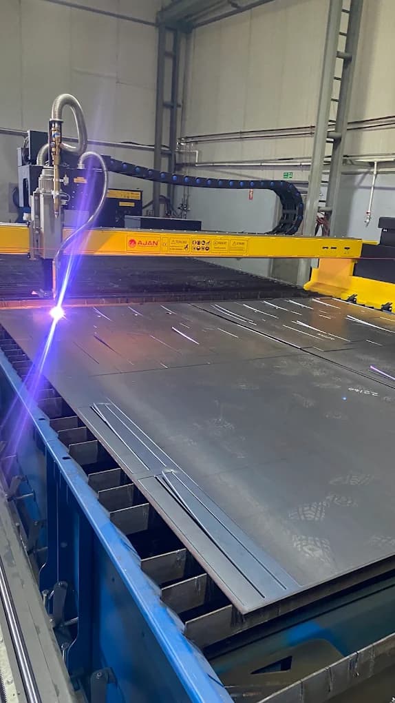 Ajan CNC plazma tezgahı 12 metrelik tabla üzerinde
